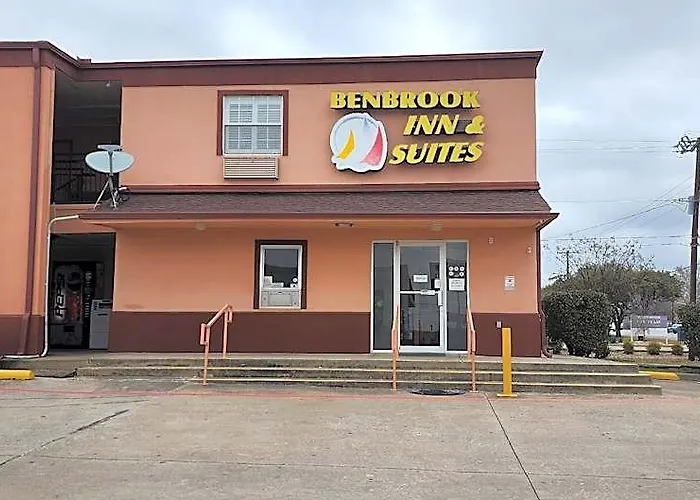 Oyo Benbrook & 2*