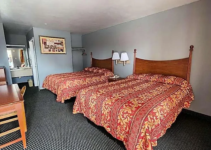 Oyo Benbrook & 2* Fort Worth