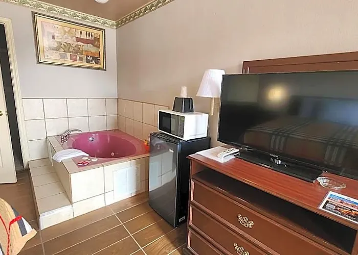 Oyo Benbrook & Hotel
