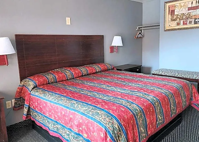 Oyo Benbrook & 2* Fort Worth
